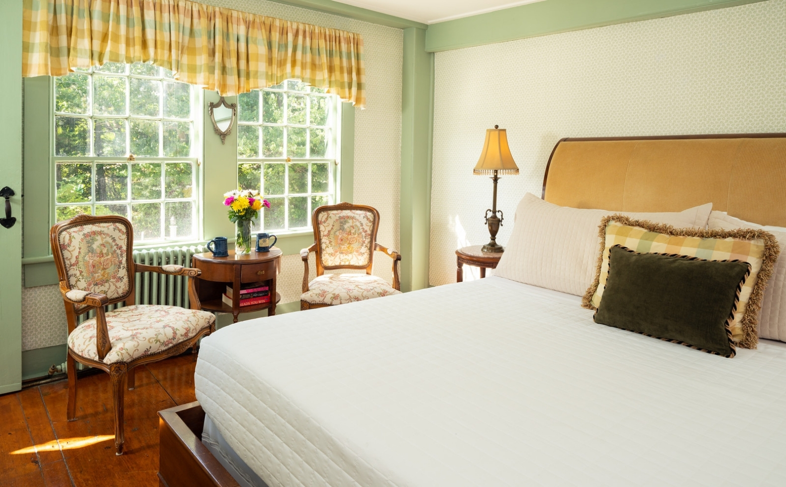 Romantic Kennebunkport B&B :: Cozy Fireplaces & Delicious Breakfast